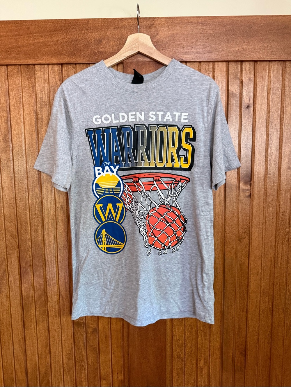 Golden State Warriors Gray Graphic Tee with Basketball Hoop